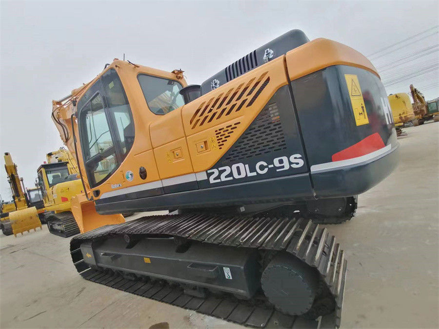 한국은 현대 굴삭기 220lc-9s 운동 무게 22 톤 무한궤도 굴착기를 사용했습니다