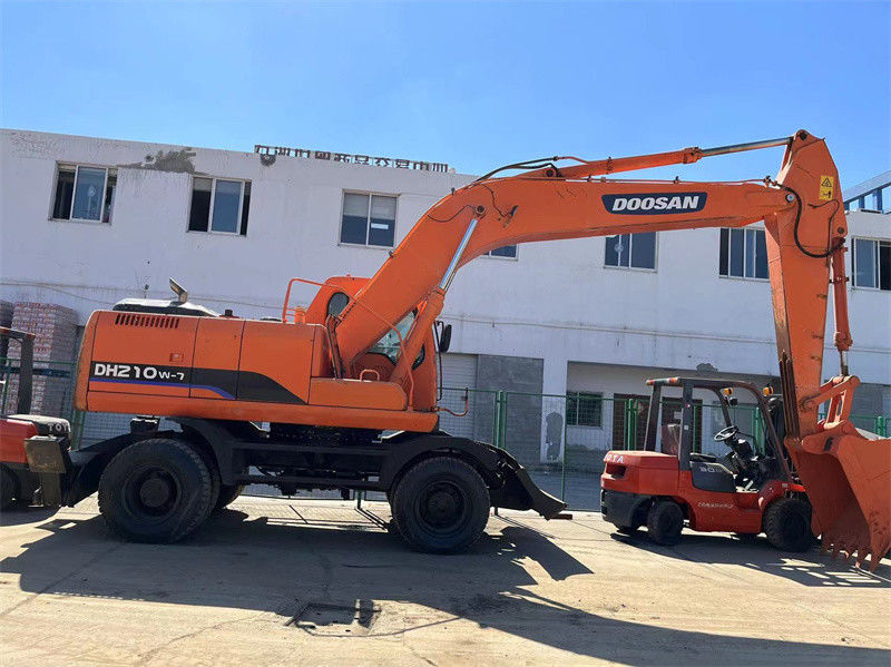 원래 사용 된 Doosan DH210W 바퀴 발굴기 사용 된 Doosan 21톤 바퀴 발굴기