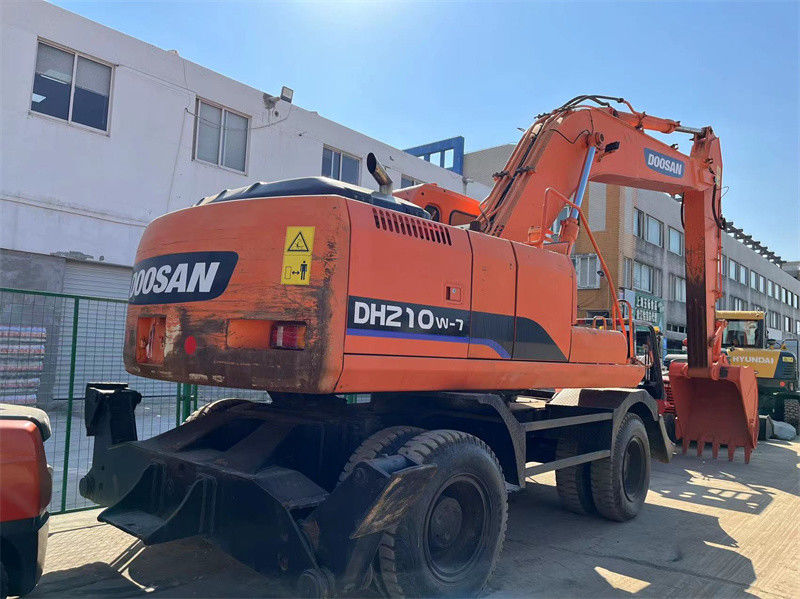 원래 사용 된 Doosan DH210W 바퀴 발굴기 사용 된 Doosan 21톤 바퀴 발굴기