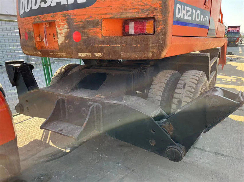 원래 사용 된 Doosan DH210W 바퀴 발굴기 사용 된 Doosan 21톤 바퀴 발굴기