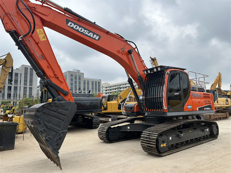 180 KW 엔진 전력 1.2 M3 배트 용량으로 사용 된 Doosan DX260 발굴기