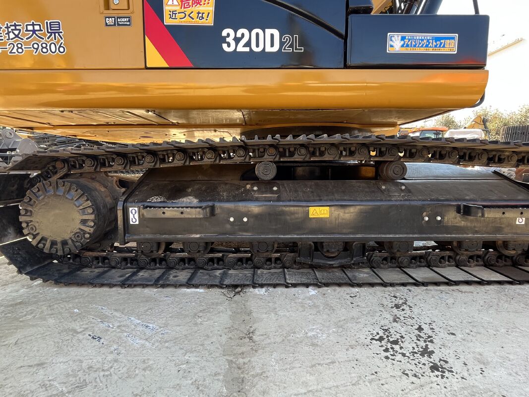 검증된 기계 보고서와 정품 엔진을 갖춘 중고 굴삭기 320D2L로 믿음직한 건설 작업을 수행합니다.