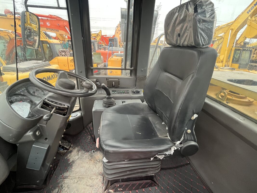 Powerful Used SDLG L958F Wheel Loader Equipped with 9.7 Liter Engine Displacement and Excellent Operator Comfort for Long Term