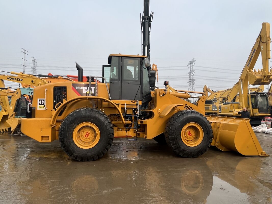 고강력 굴착력과 견고한 파워트레인을 갖춘 CAT 966H 휠 로더, 열악한 산업 환경에서도 뛰어난 성능 발휘