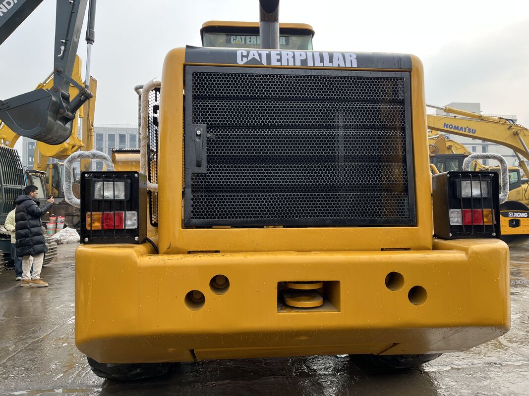 고강력 굴착력과 견고한 파워트레인을 갖춘 CAT 966H 휠 로더, 열악한 산업 환경에서도 뛰어난 성능 발휘