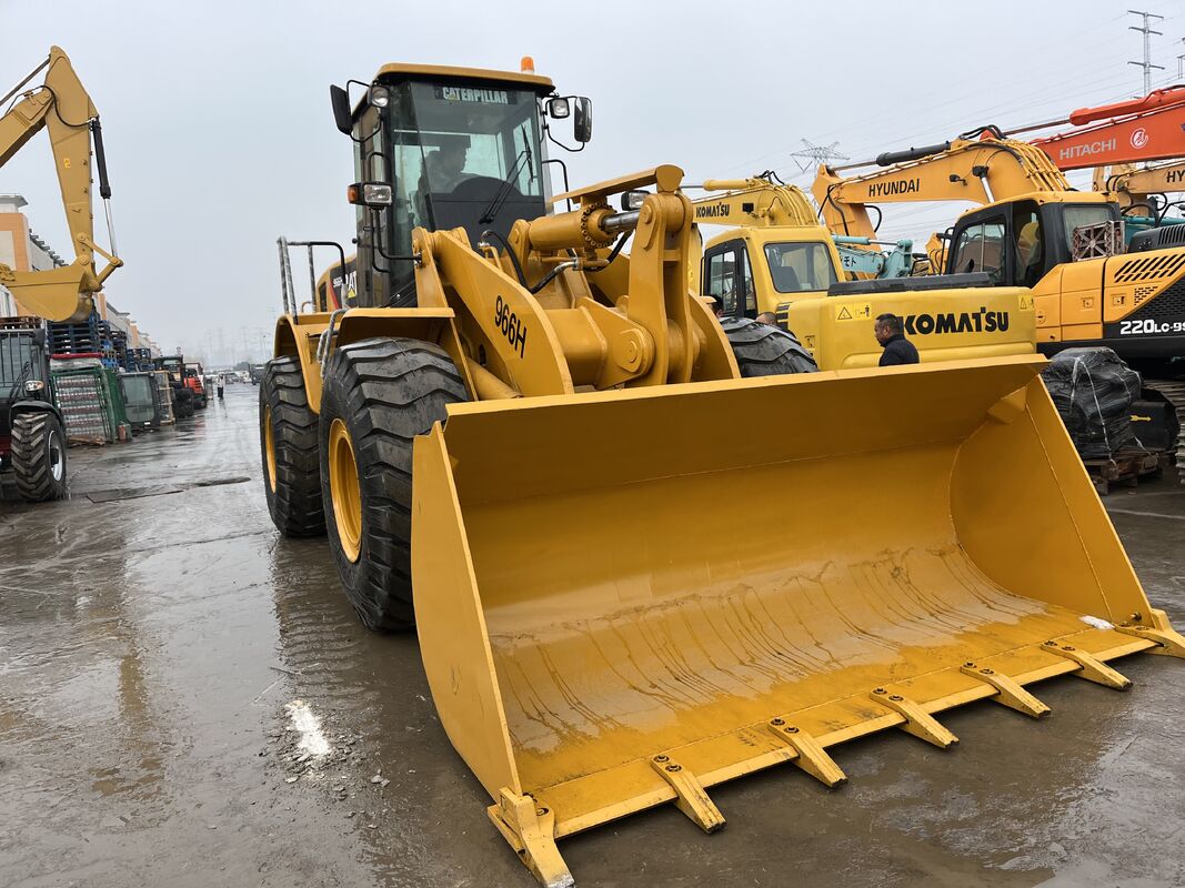 고강력 굴착력과 견고한 파워트레인을 갖춘 CAT 966H 휠 로더, 열악한 산업 환경에서도 뛰어난 성능 발휘