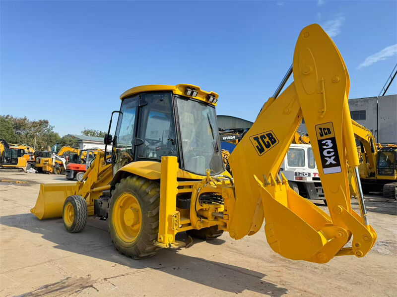 사용 된 JCB 3CX 배크호 로더 1.1m3 버킷 용량, 81kw 전력, 1 년 보증