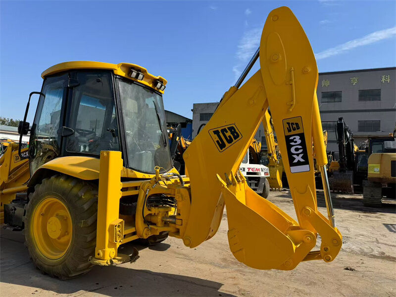 사용 된 JCB 3CX 배크호 로더 1.1m3 버킷 용량, 81kw 전력, 1 년 보증